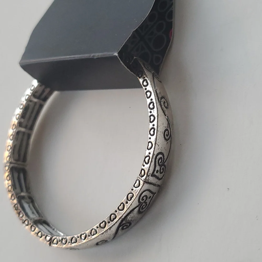 Boutique Paparazzi Silver Tone Tarnished Scrollwork Stretchy Bracelet - Picture 3 of 5